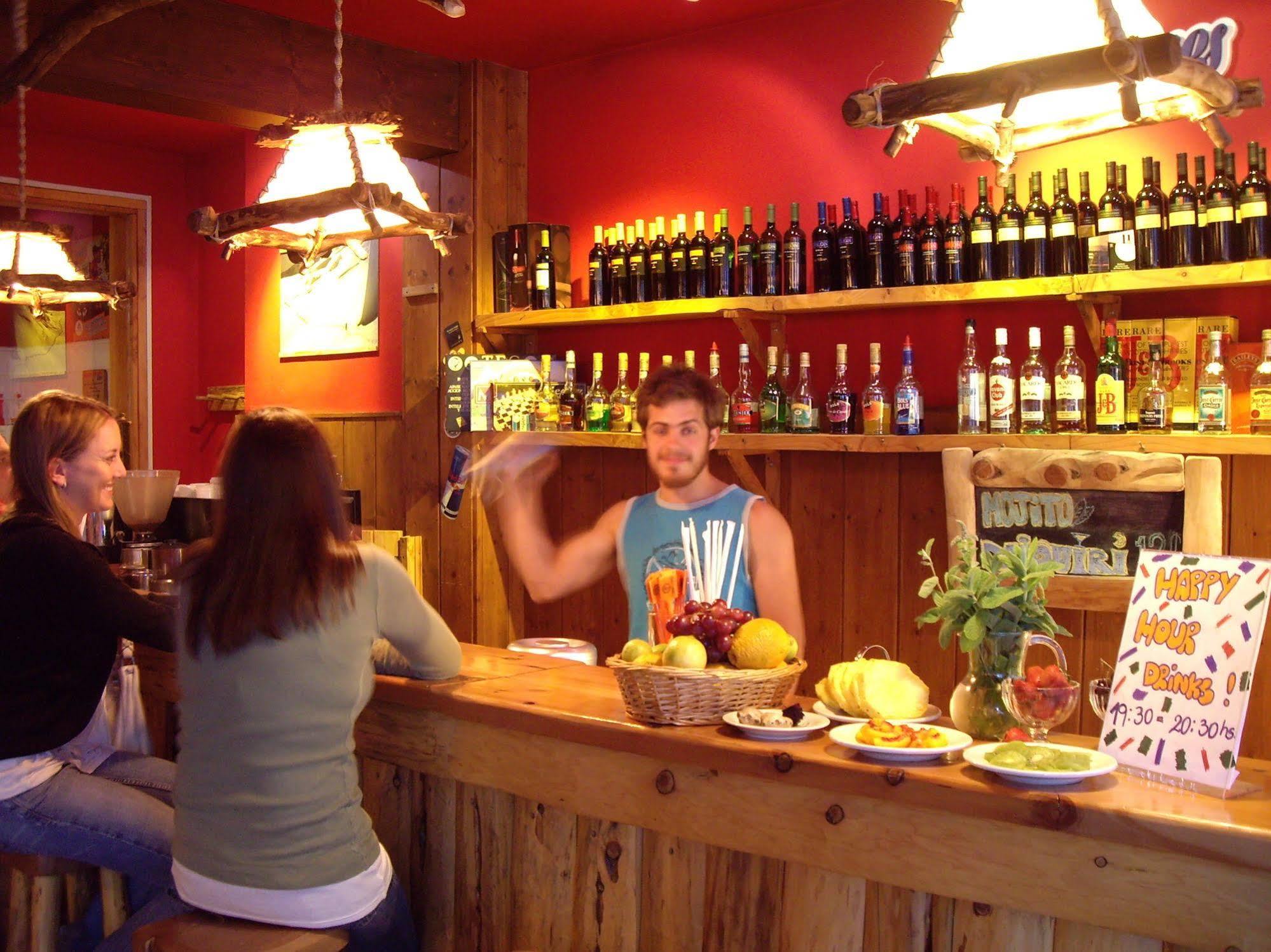 Marcopolo Inn Hostel Bariloche (Adults Only) Exteriör bild